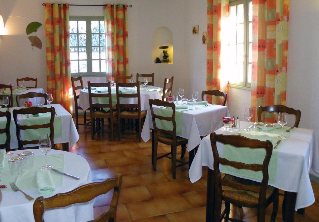 Human Hotel Restaurant Park Villecroze Rum bild